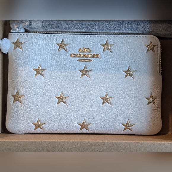 *GIFT IT! " NWT COACH Boxed Corner Zip Wristlet w/2 Charms Gold/Chalk - Picture 5 of 8